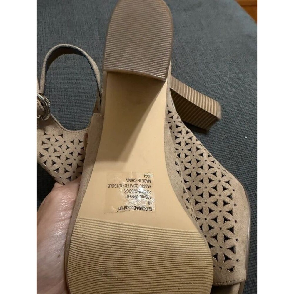 Beige Shoes - Picture 5 of 6
